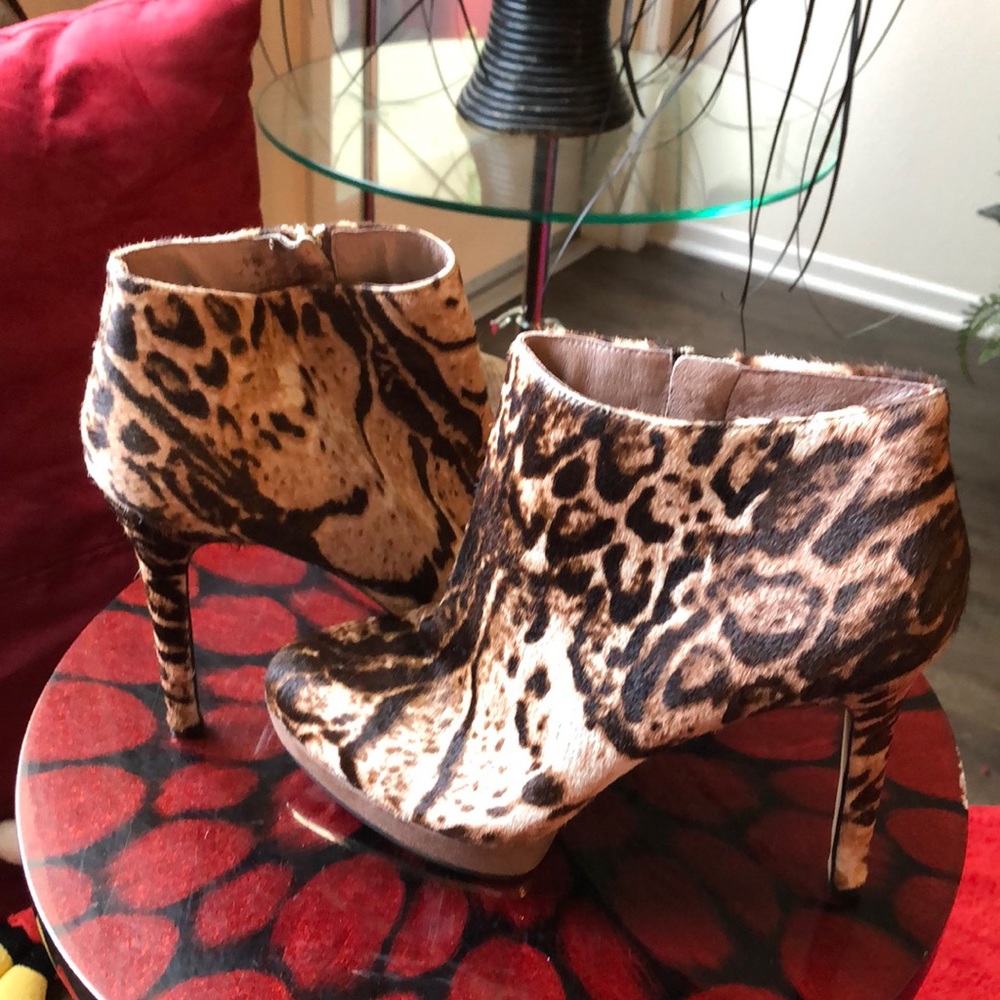 VINCE CAMUTO~ Animal Print Cow hair booties.